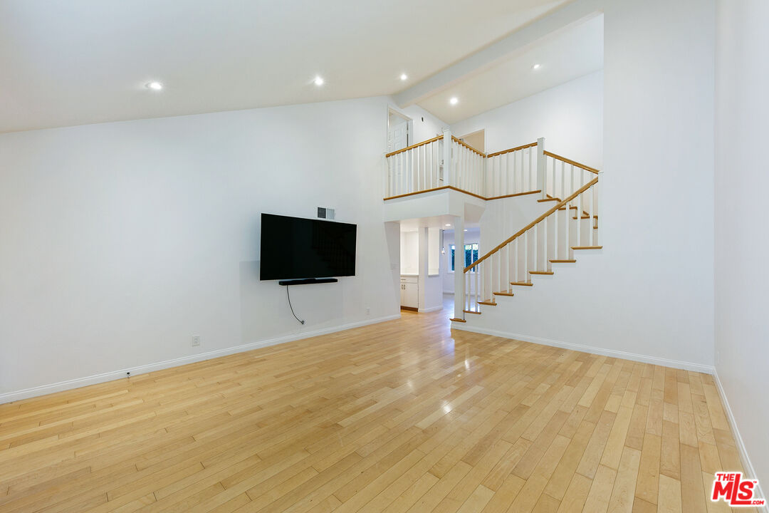 6515 Dume Dr Unit: B