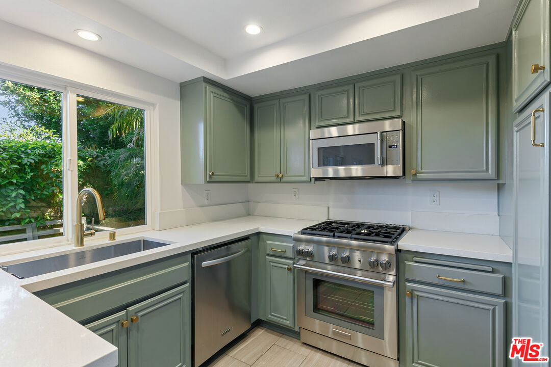 6515 Dume Dr Unit: B