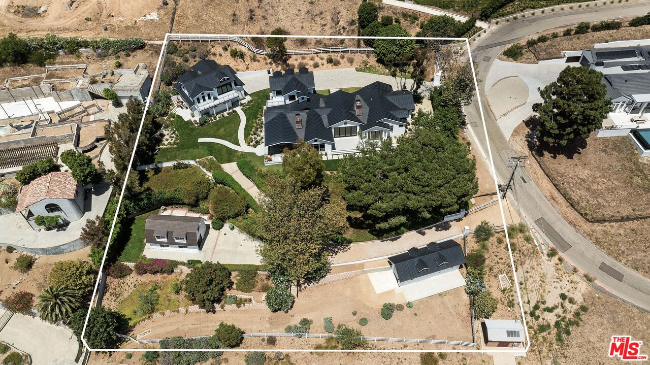 5561 Horizon Dr