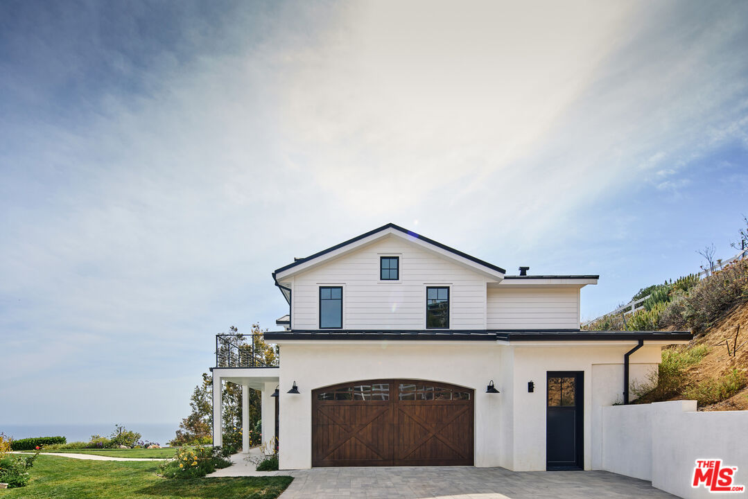 5561 Horizon Dr