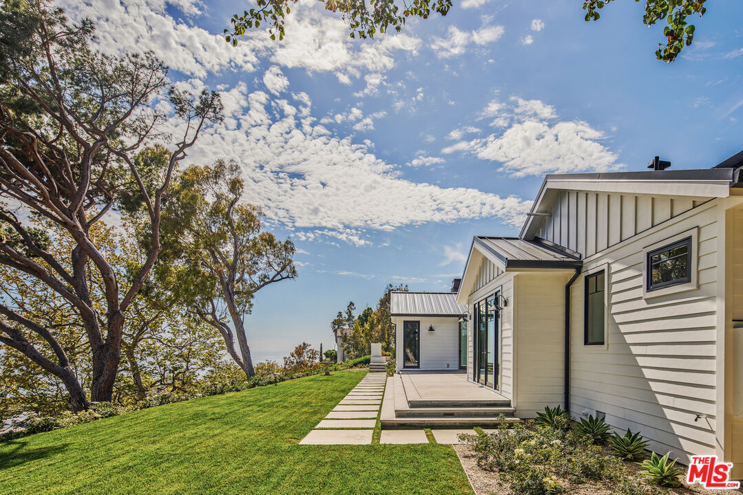 5561 Horizon Dr