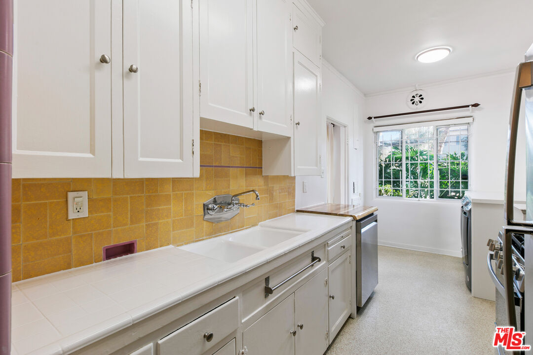 201 S Poinsettia Place Unit: A