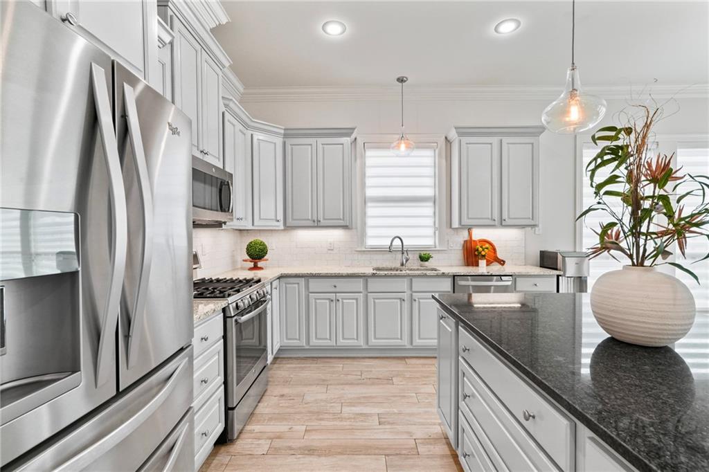 1008 CYPRESS CROSSING Drive