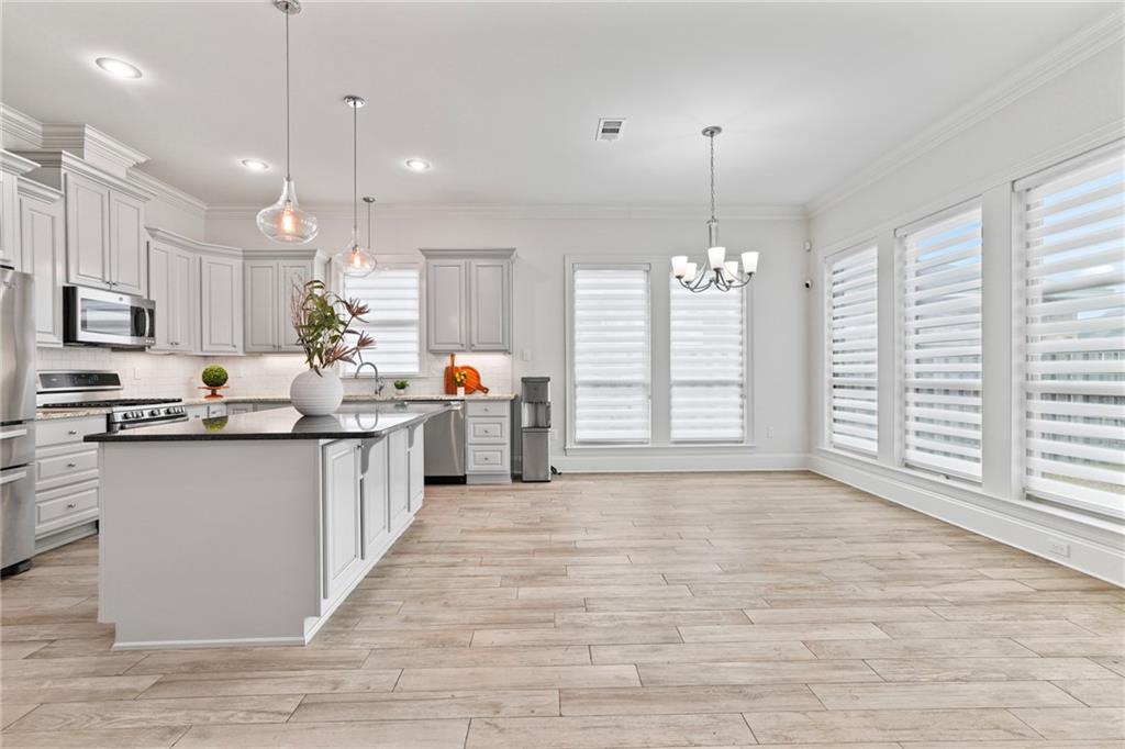 1008 CYPRESS CROSSING Drive