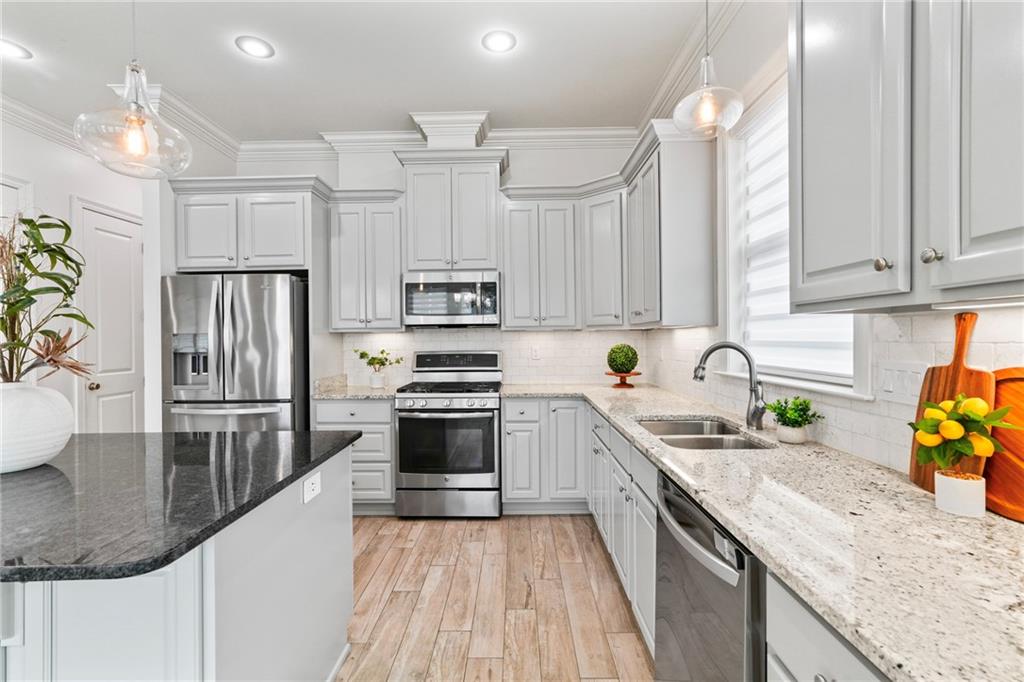 1008 CYPRESS CROSSING Drive