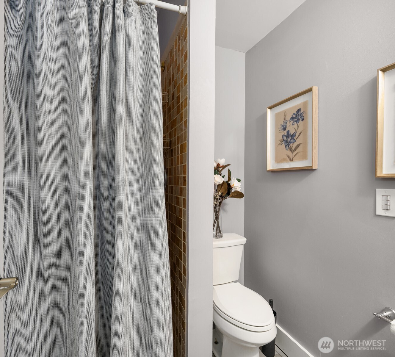 9011 Latona Avenue NE