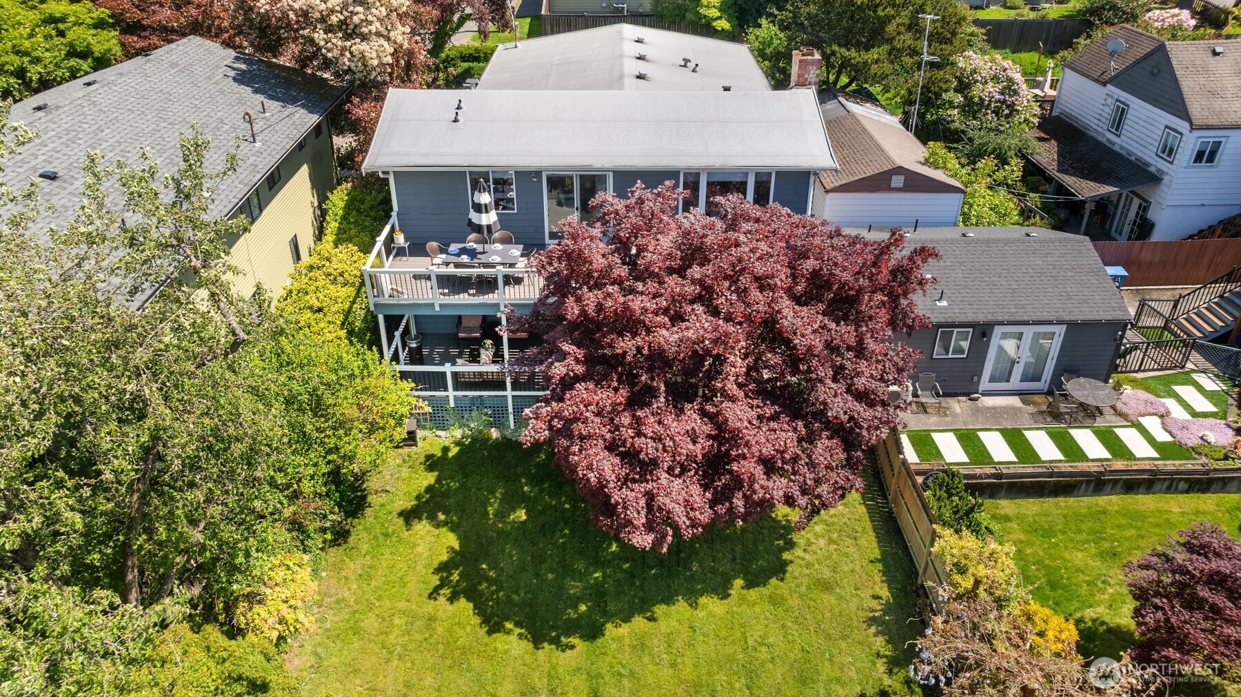 9011 Latona Avenue NE