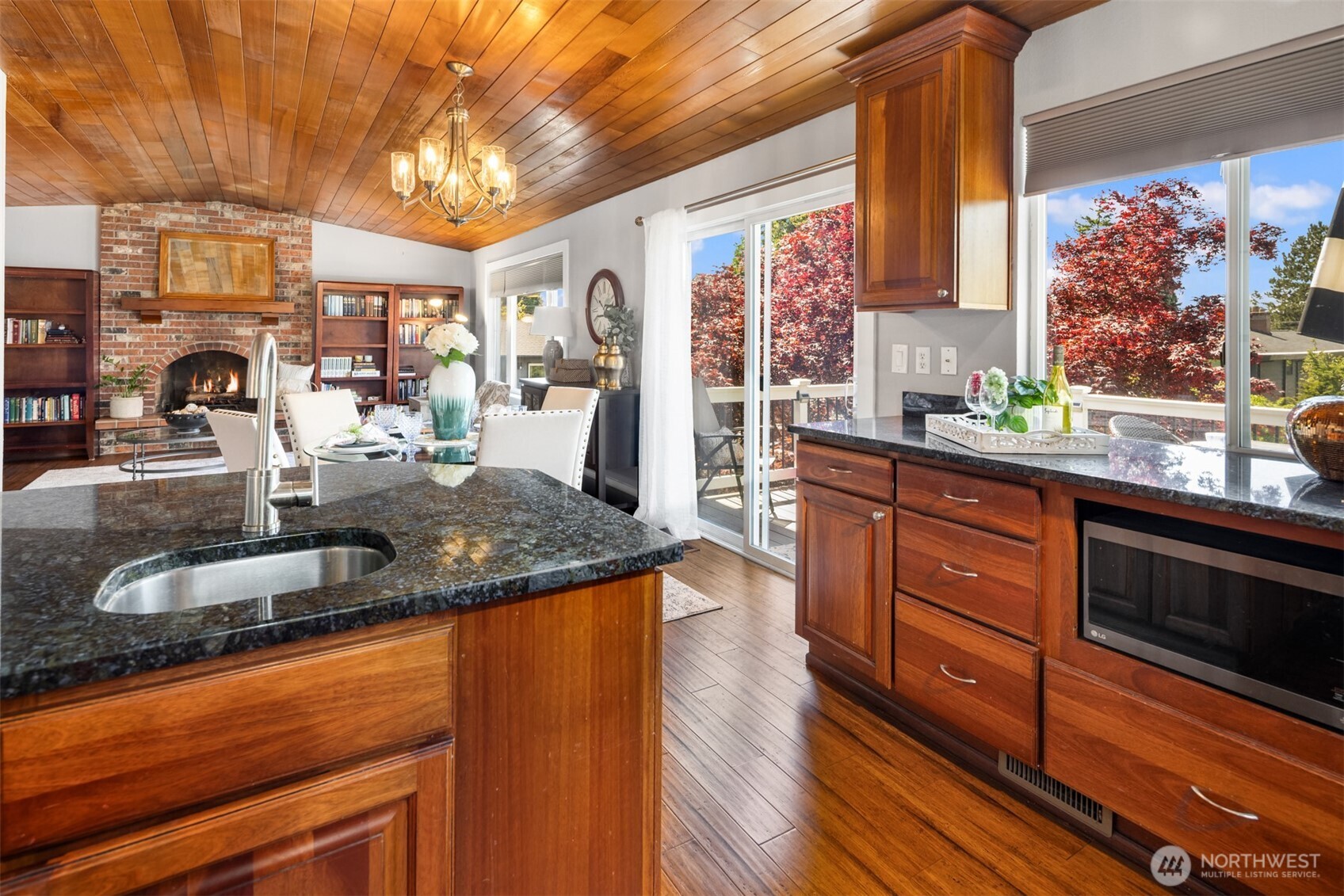 9011 Latona Avenue NE