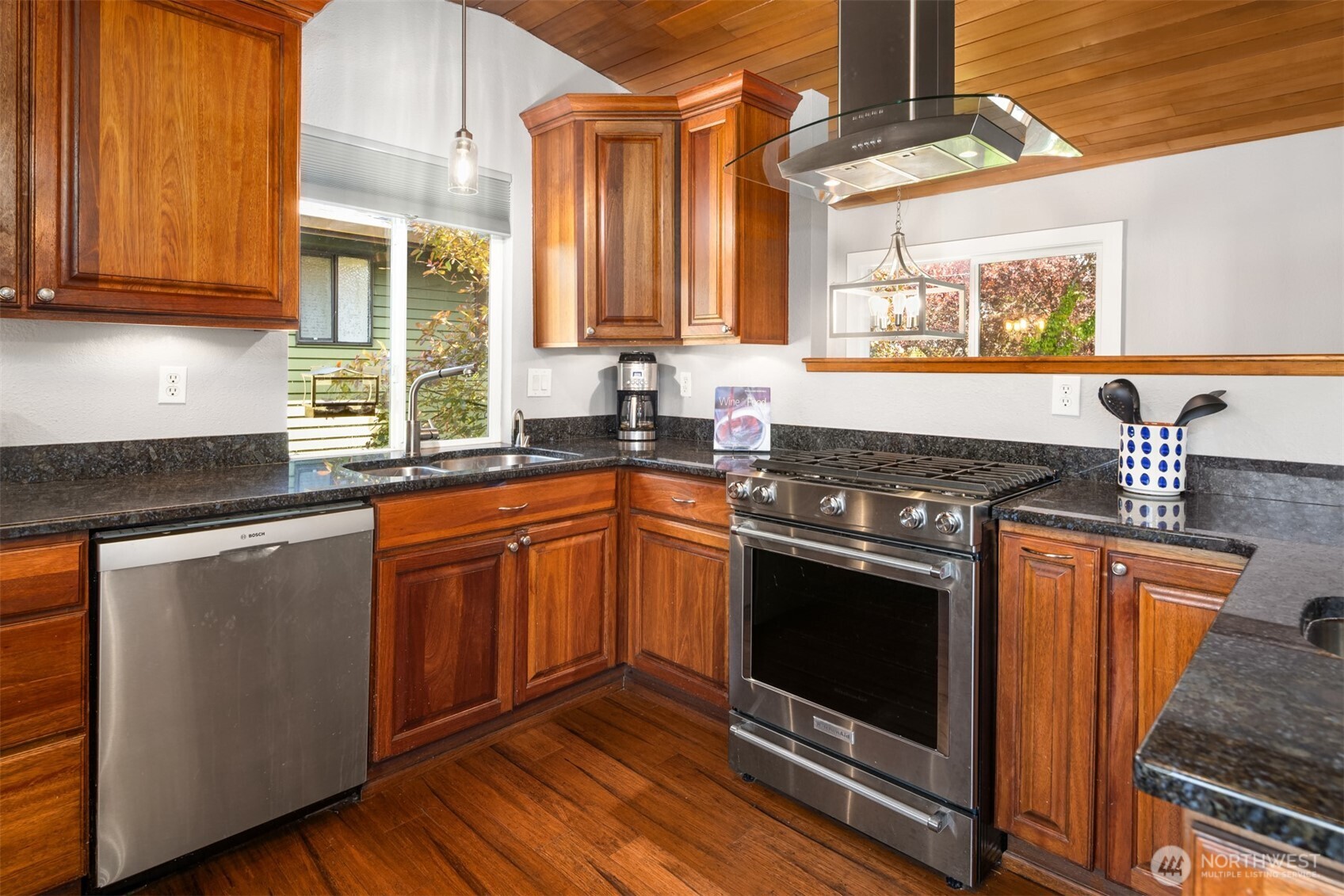 9011 Latona Avenue NE