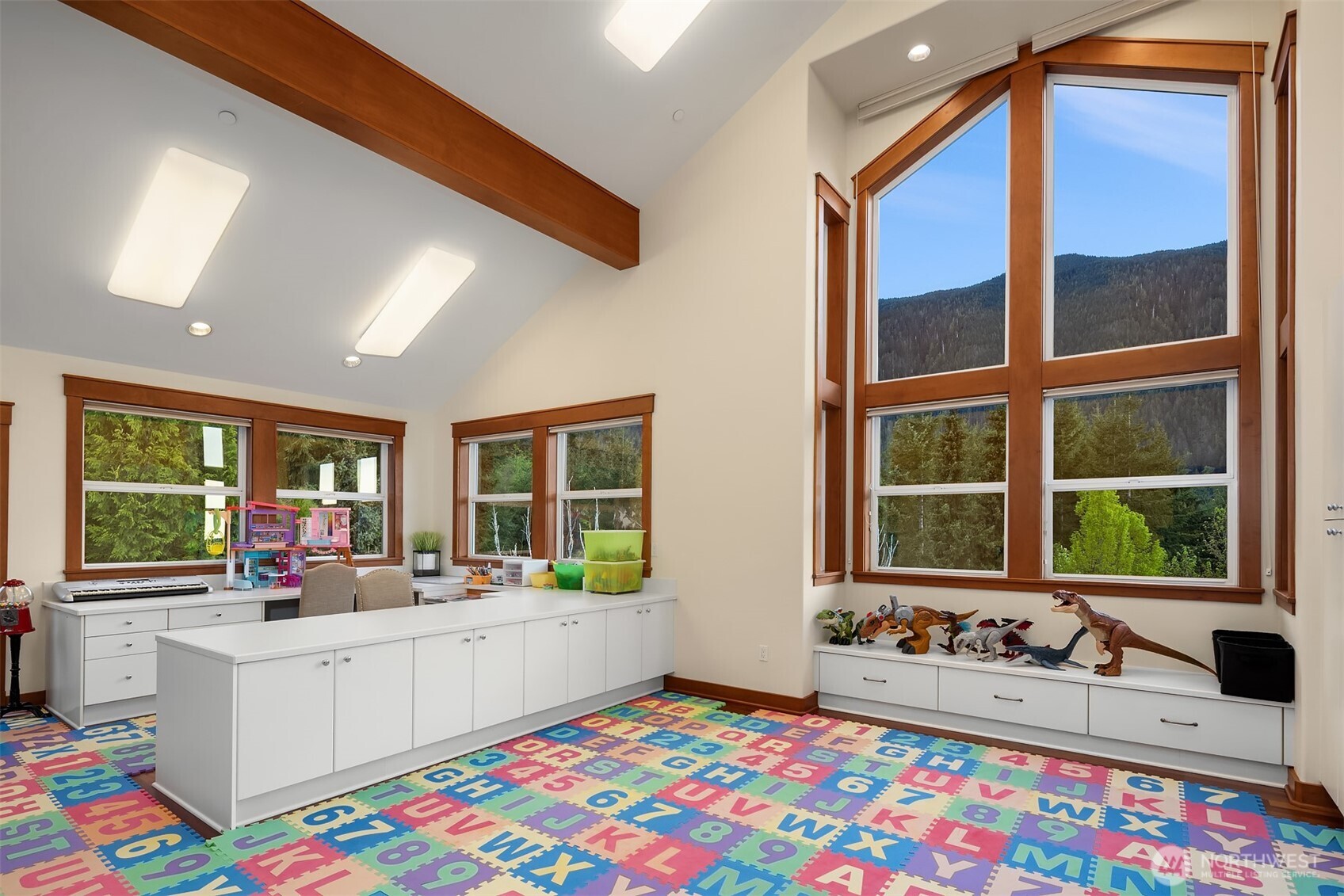 15803 Uplands Way SE