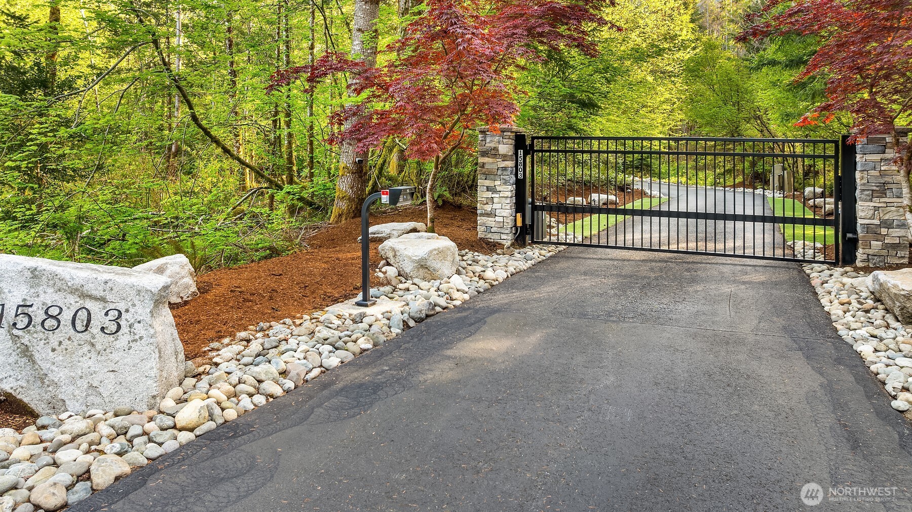 15803 Uplands Way SE