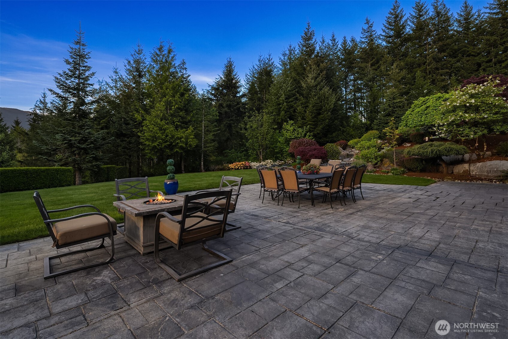 15803 Uplands Way SE