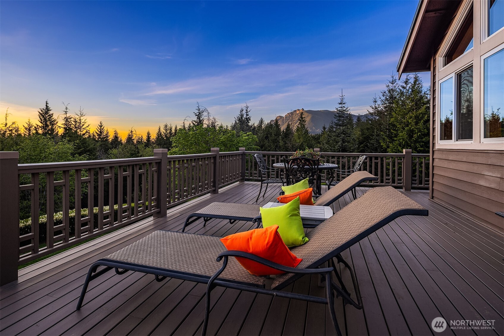 15803 Uplands Way SE