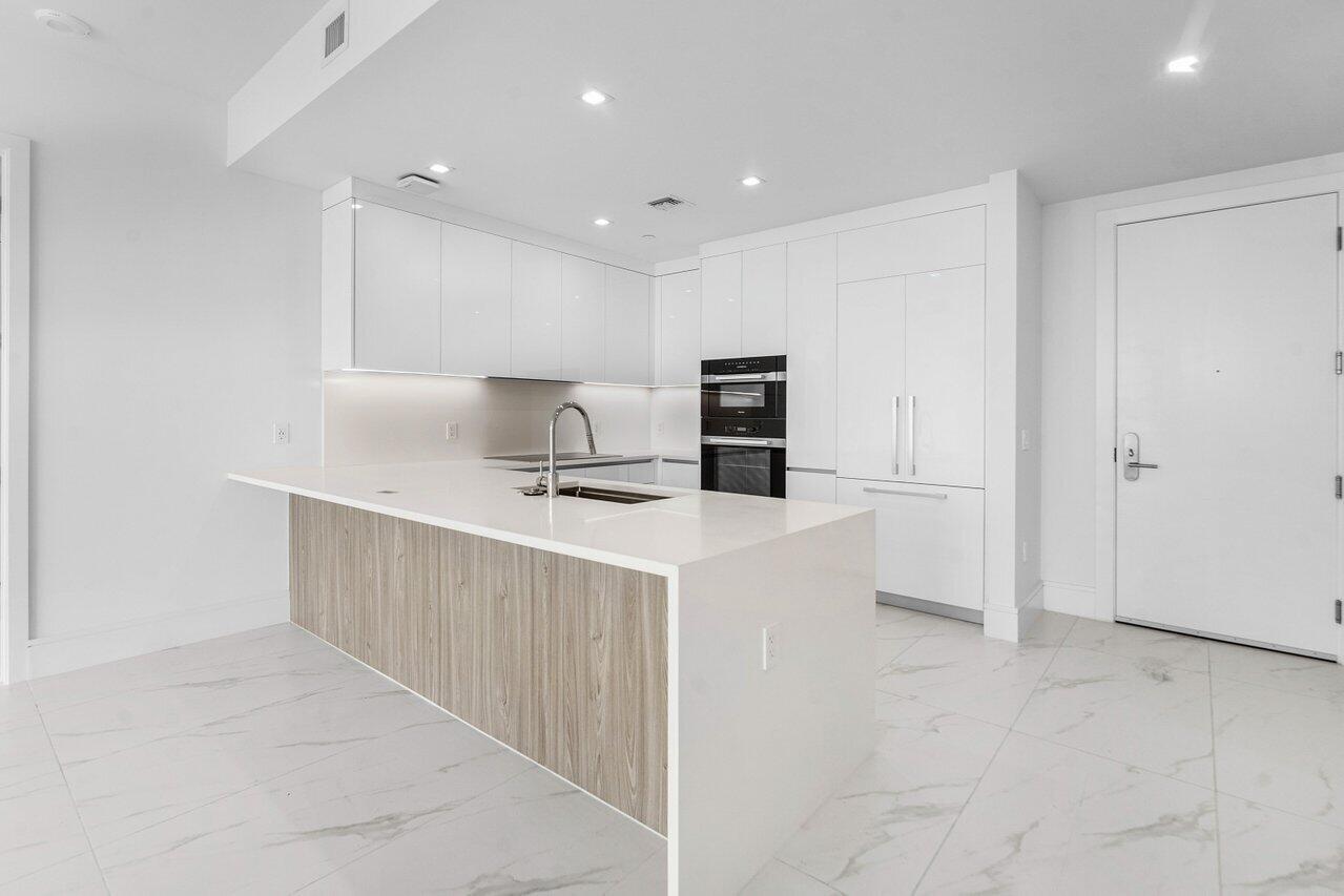 220 Lake Shore Drive 1415