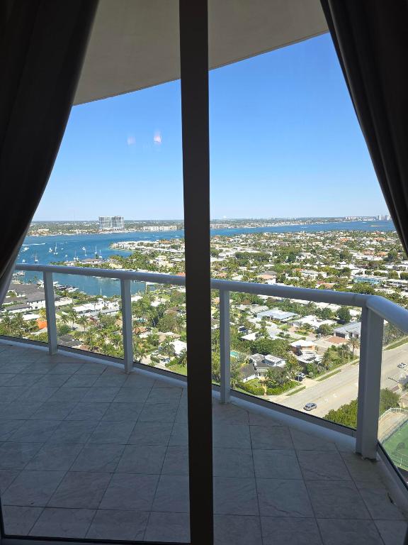 2700 N Ocean Drive 2106b