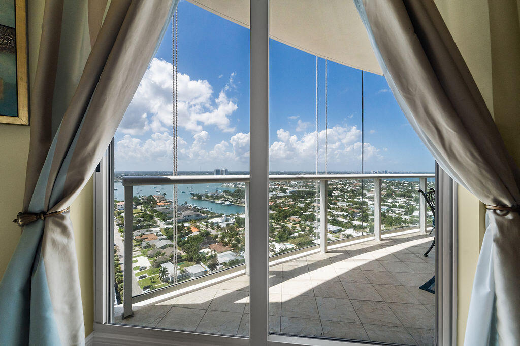 2700 N Ocean Drive 2106b