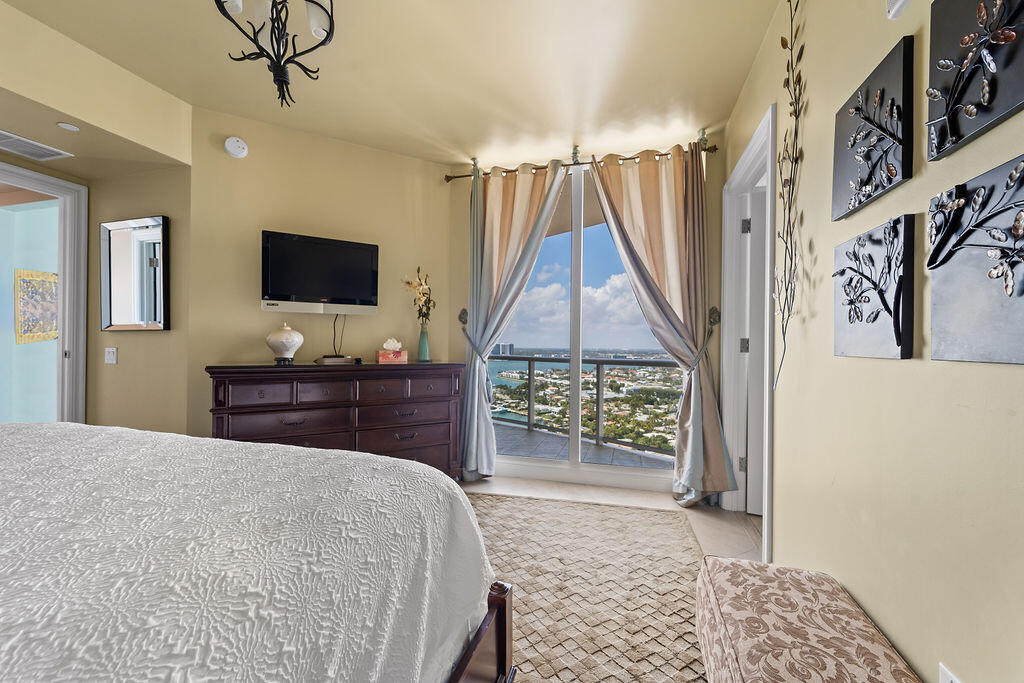 2700 N Ocean Drive 2106b