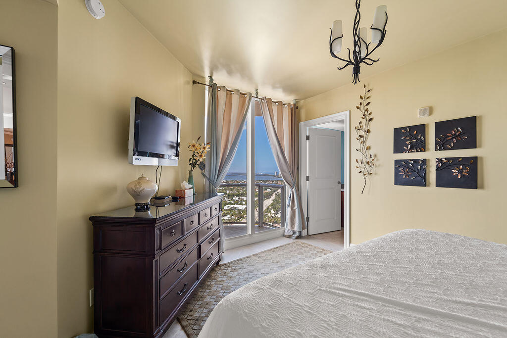 2700 N Ocean Drive 2106b