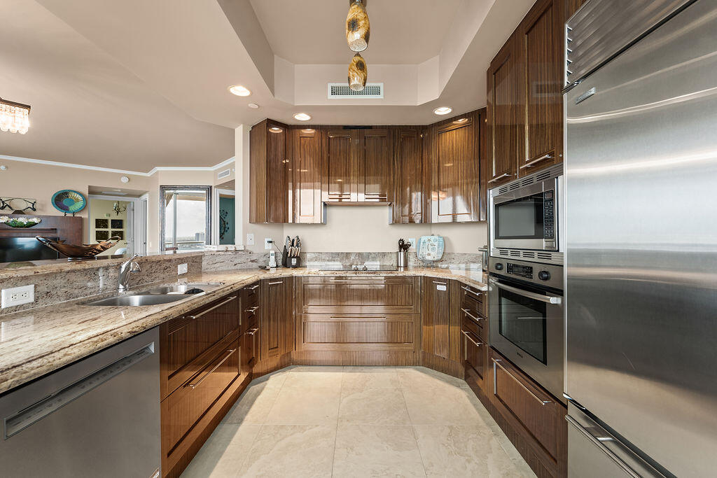 2700 N Ocean Drive 2106b