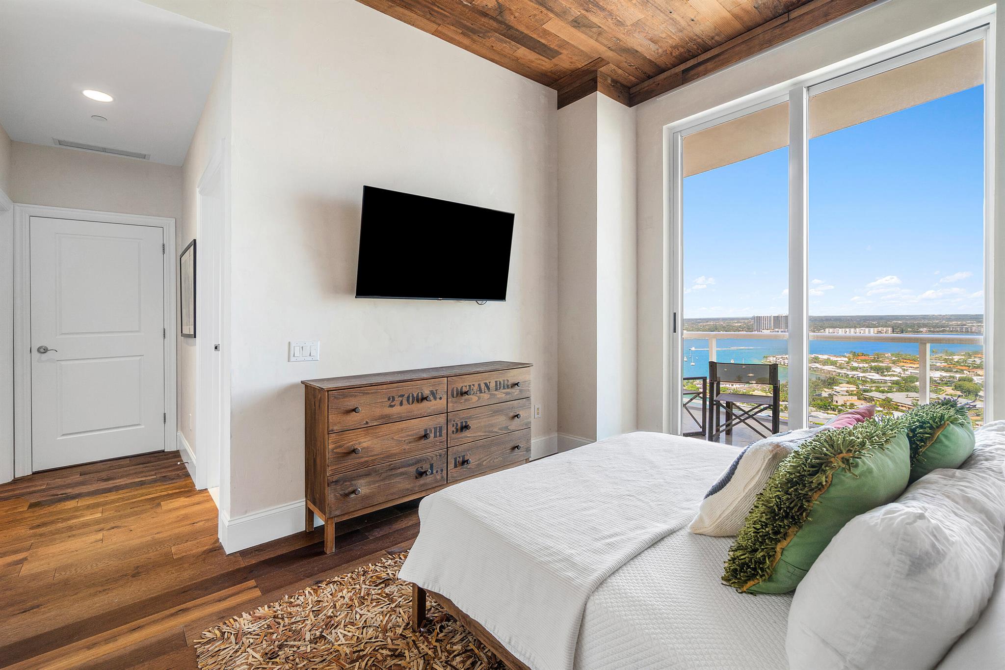 2700 N Ocean Drive Ph3b