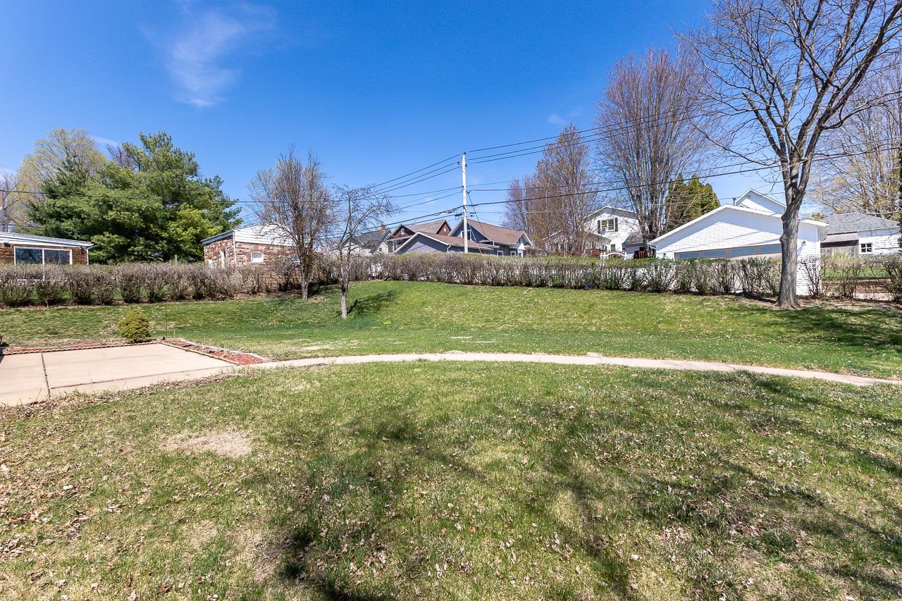 590 Bradley Street