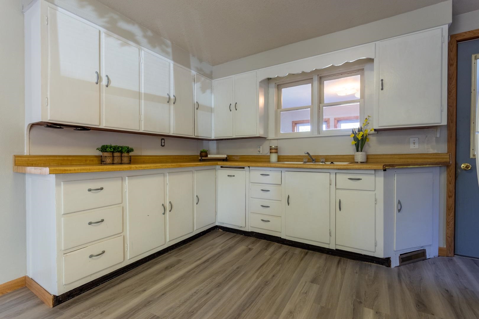 205 4th Avenue Unit: NE