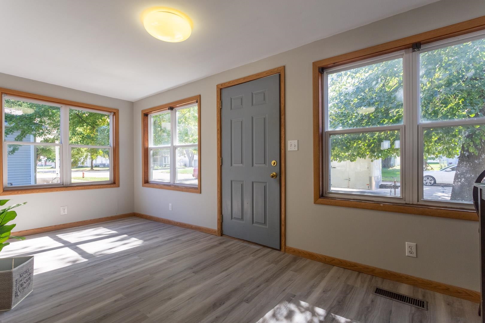 205 4th Avenue Unit: NE