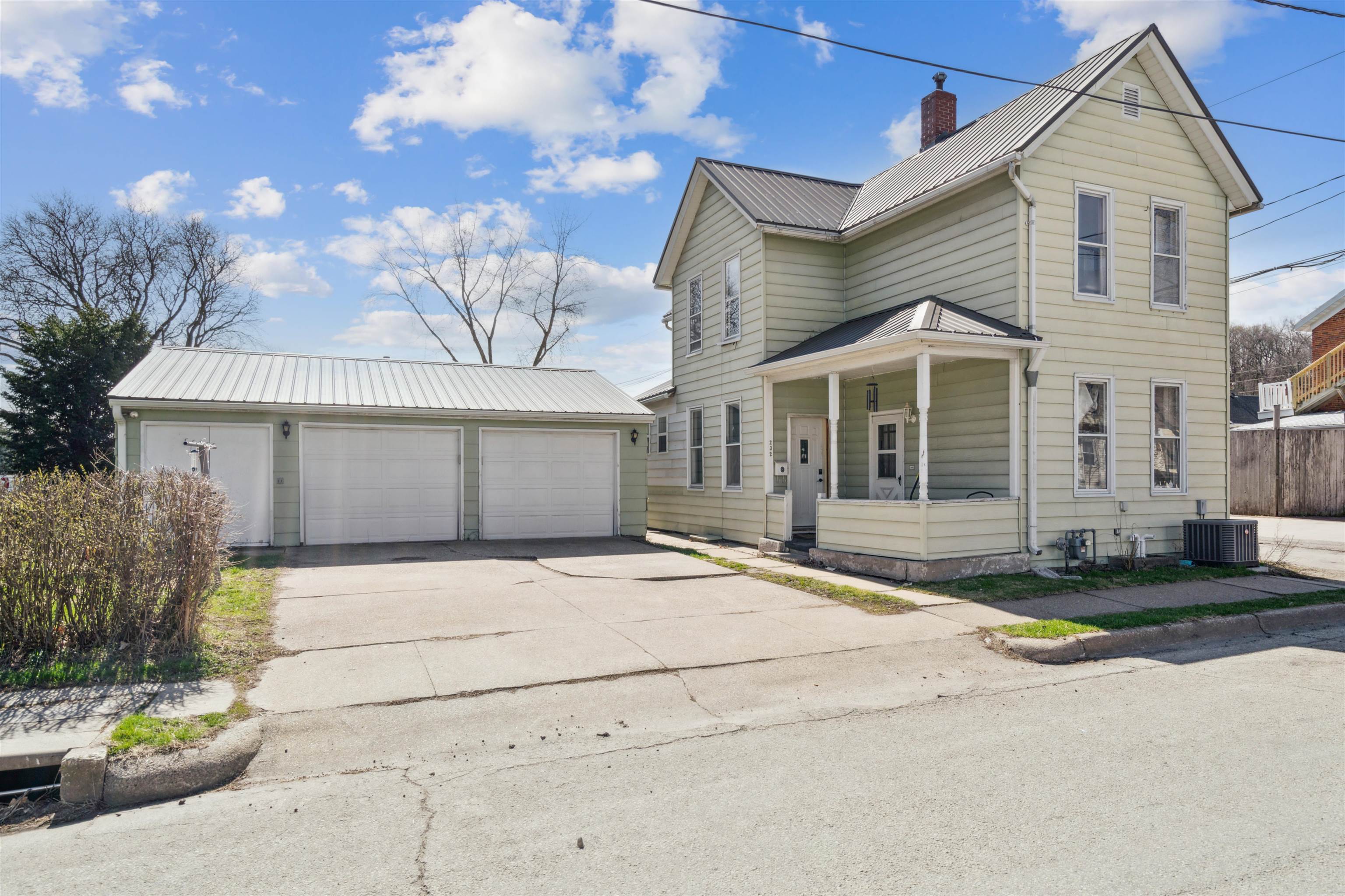 232 E 28th Street