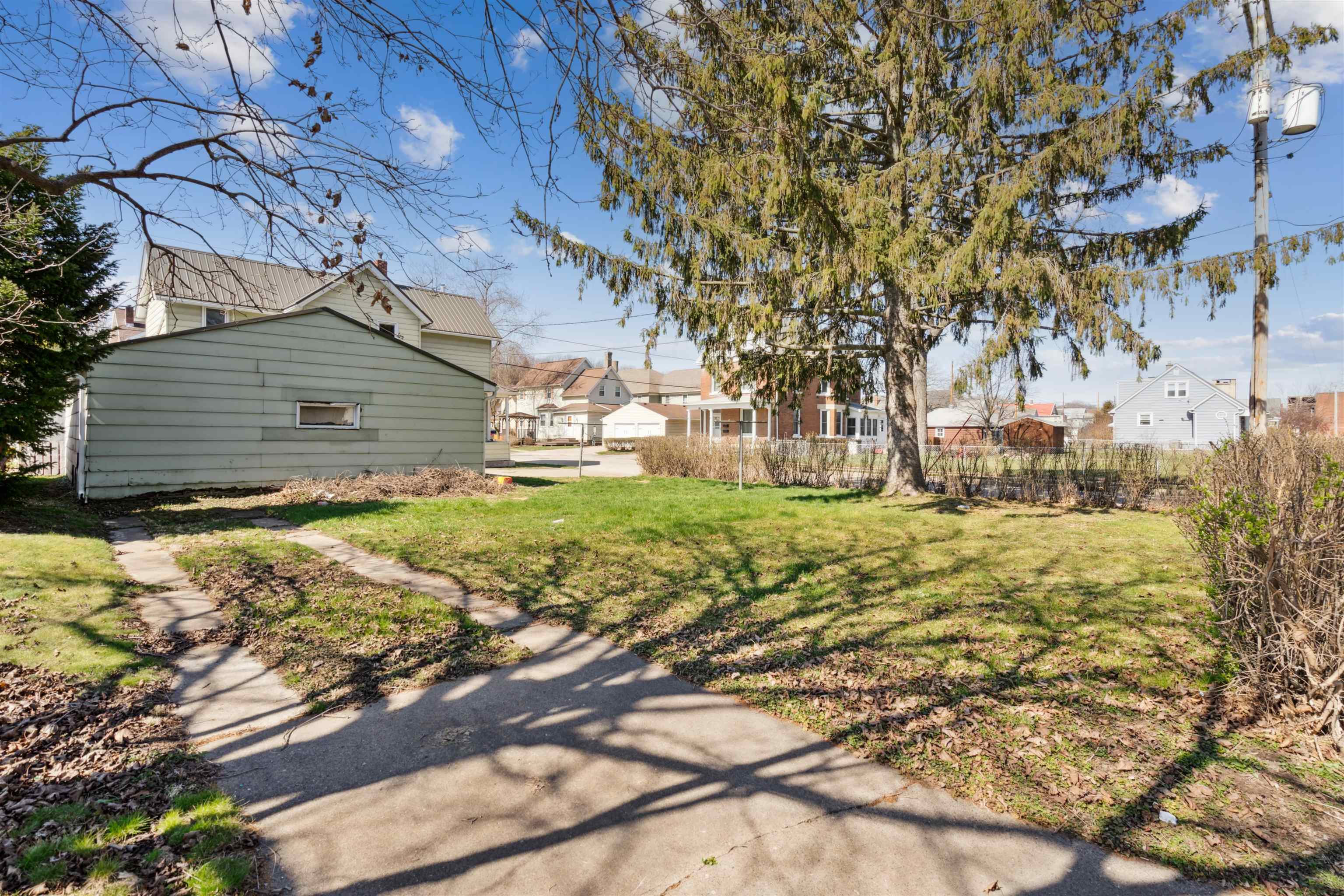 232 E 28th Street