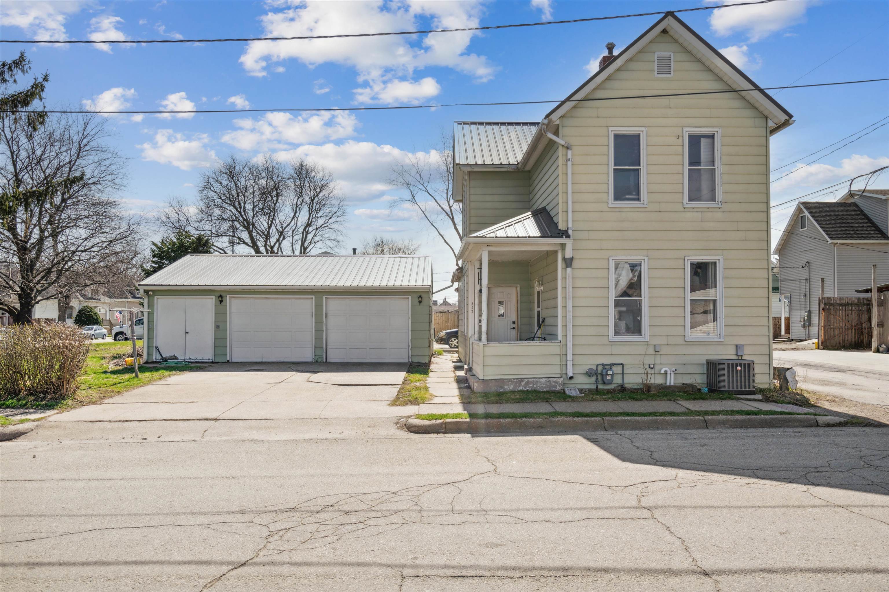 232 E 28th Street