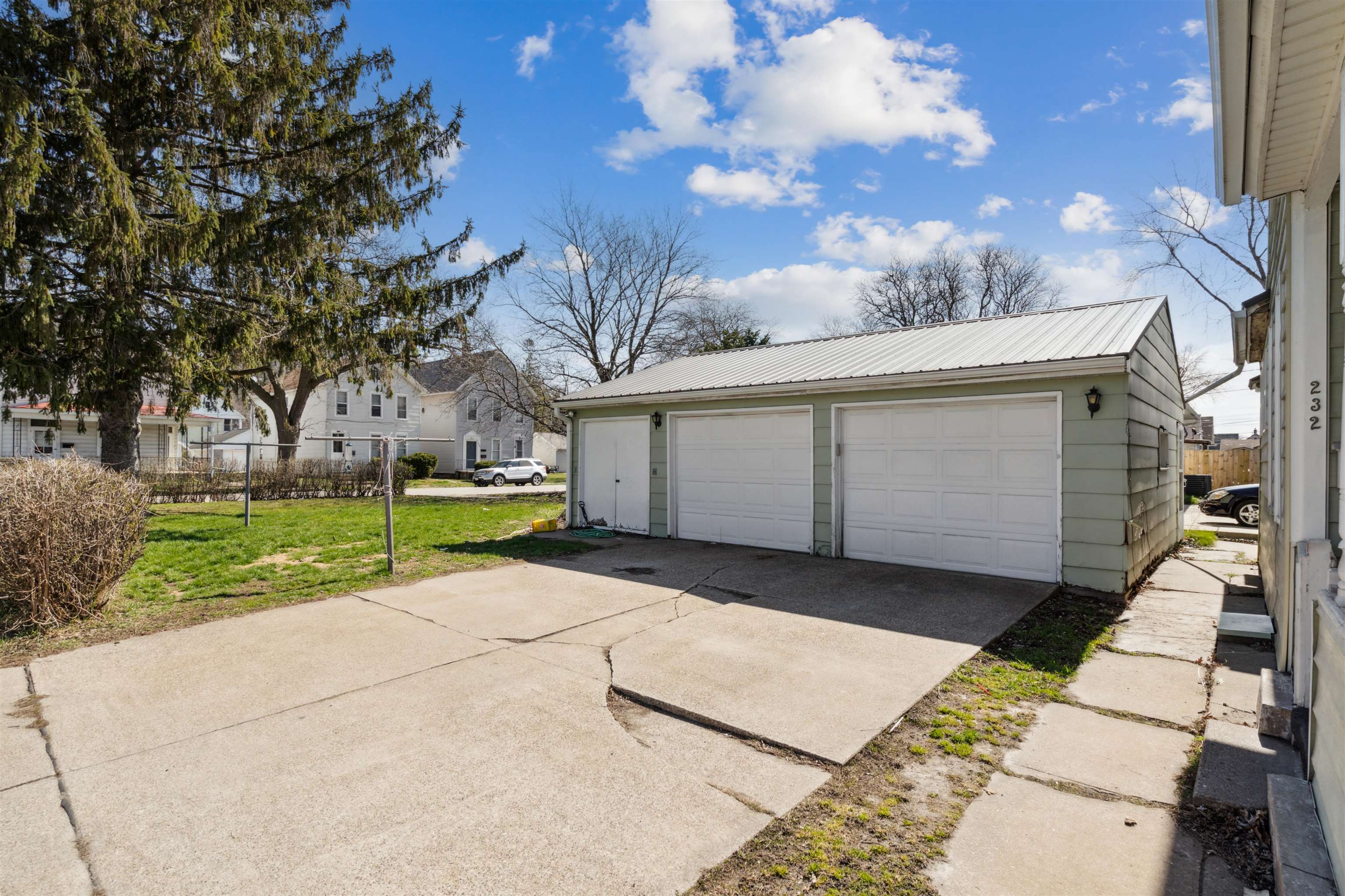 232 E 28th Street