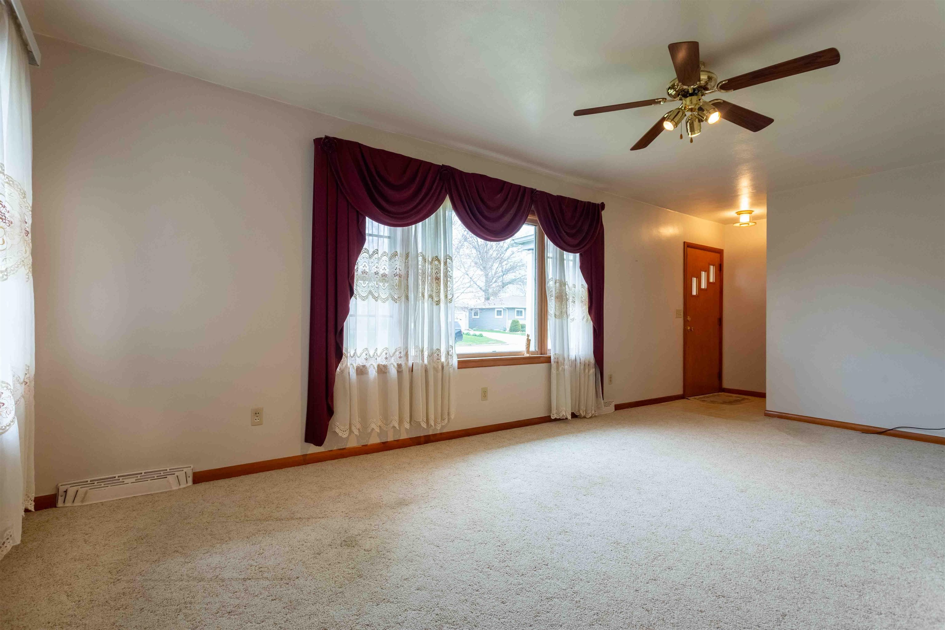 1319 1st Avenue Unit: East