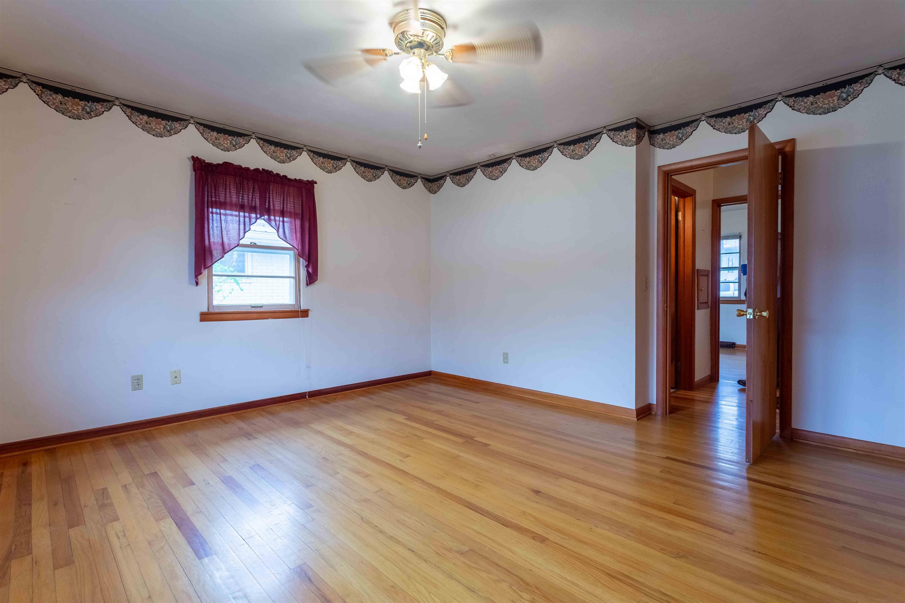 1319 1st Avenue Unit: East