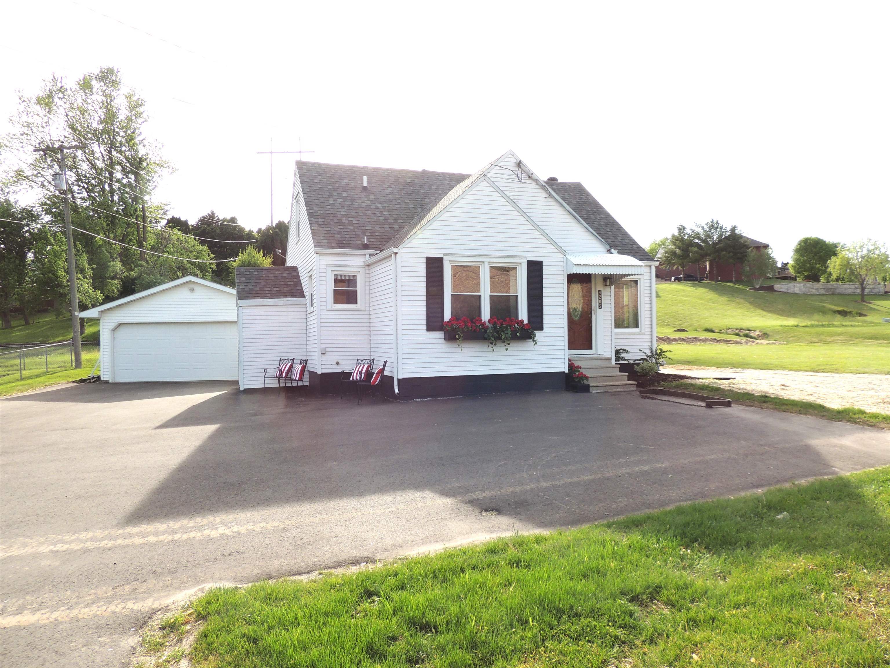 4205 Peru Road