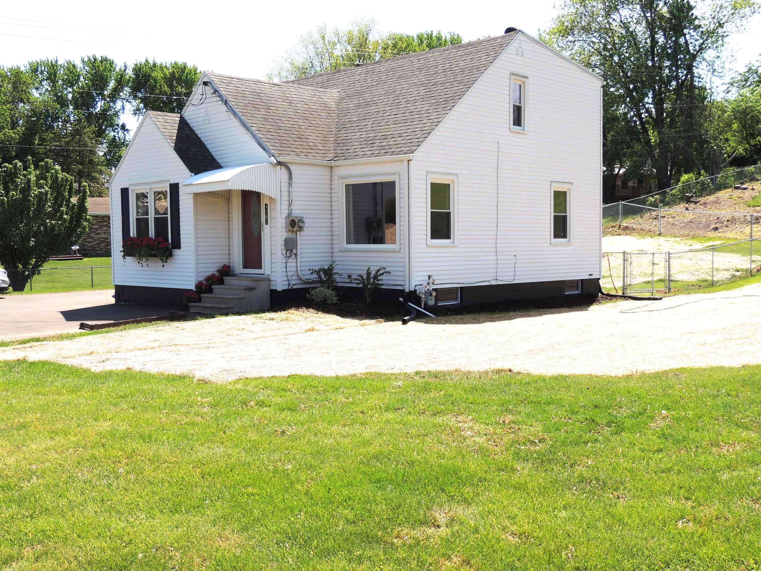 4205 Peru Road