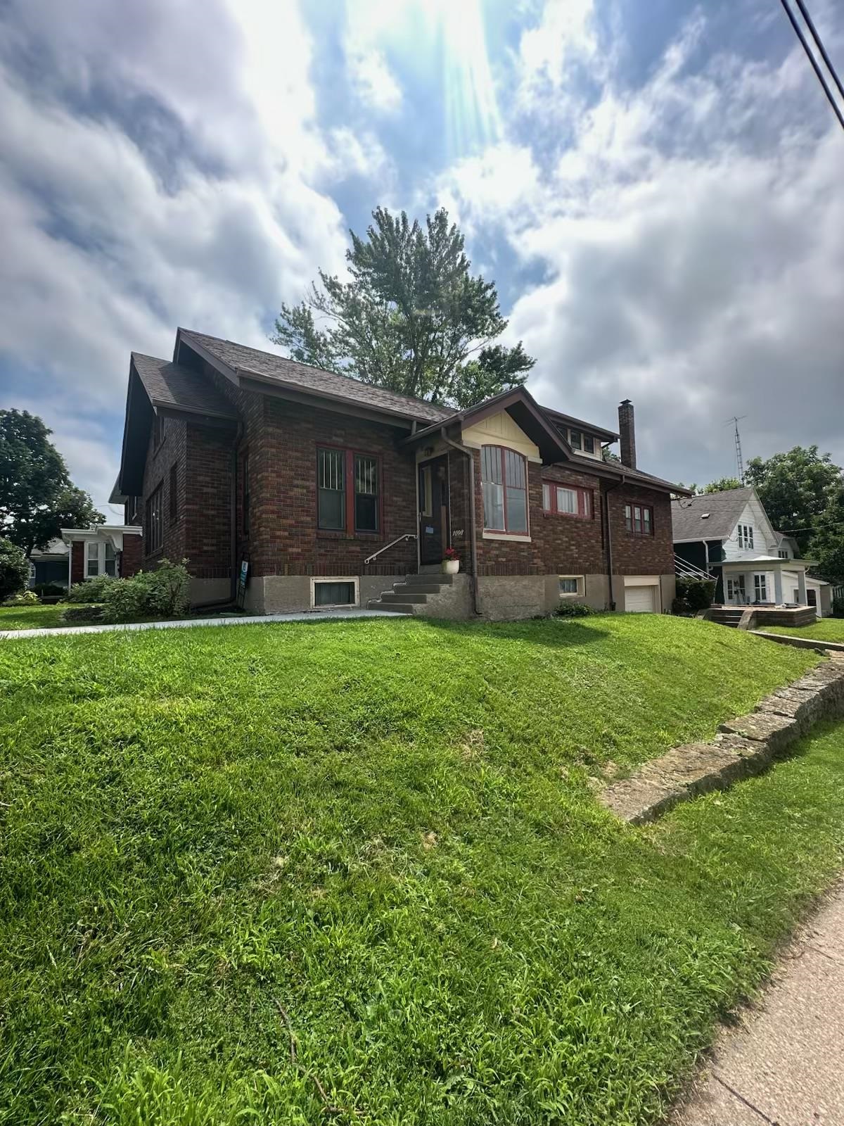1098 W 5th Street