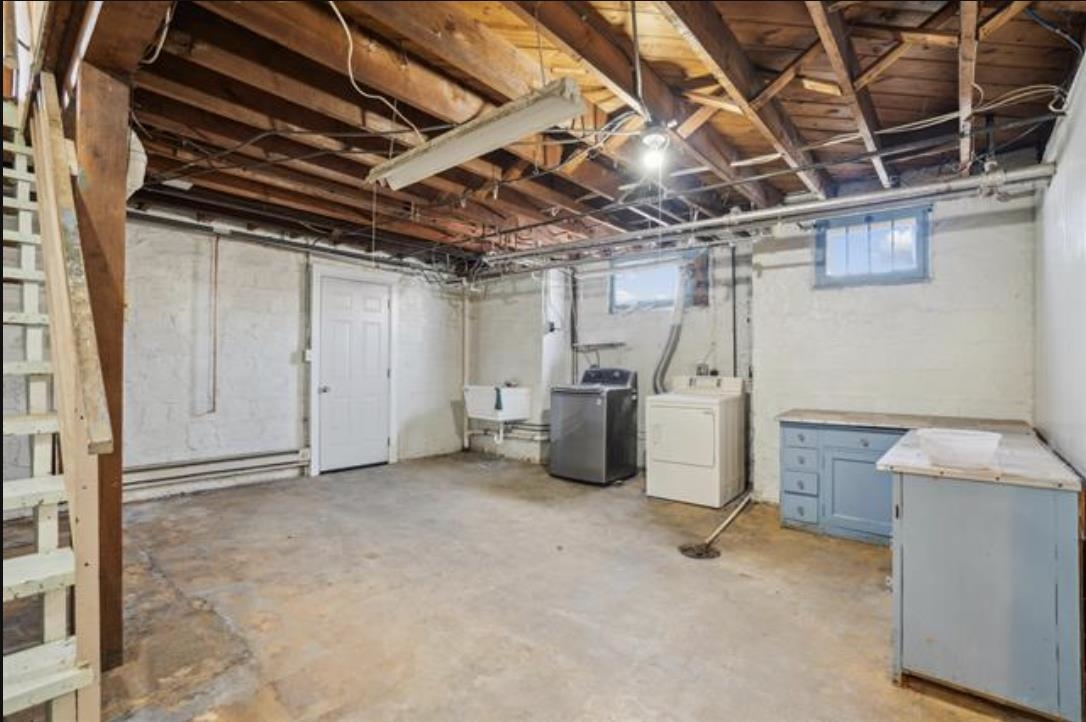 1098 W 5th Street