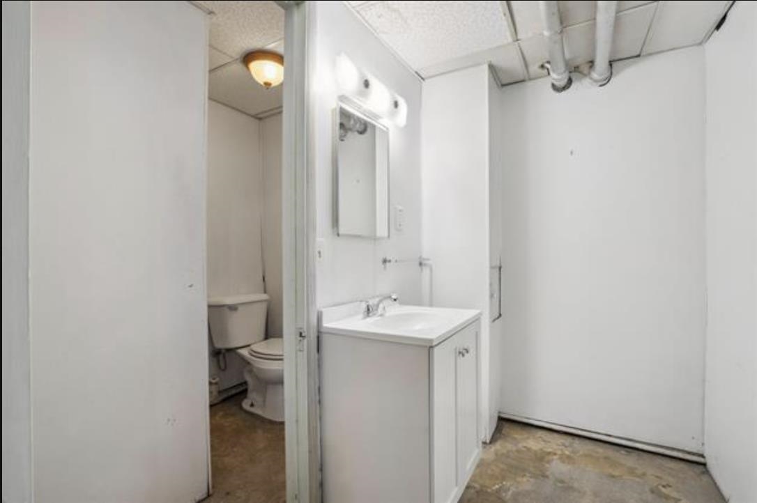 1098 W 5th Street