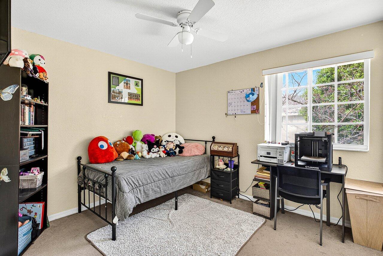 9090 NW 40th Place