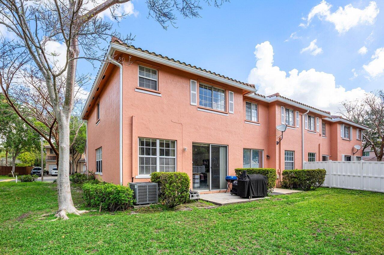 9090 NW 40th Place