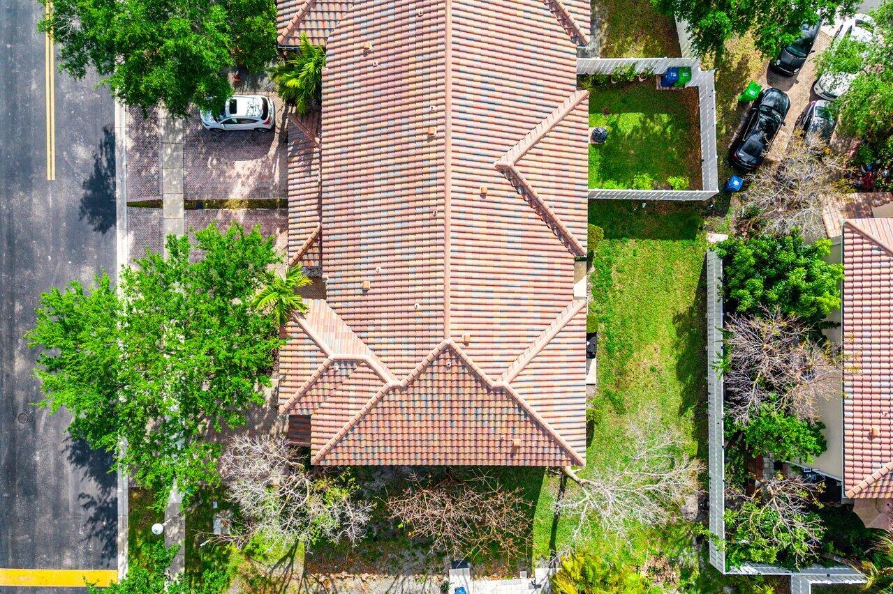 9090 NW 40th Place