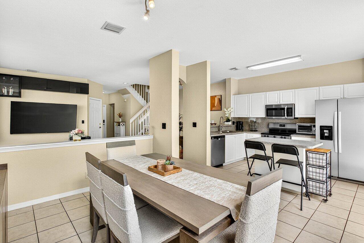 9090 NW 40th Place