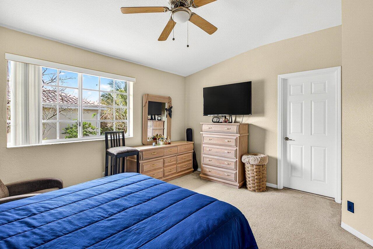 9090 NW 40th Place