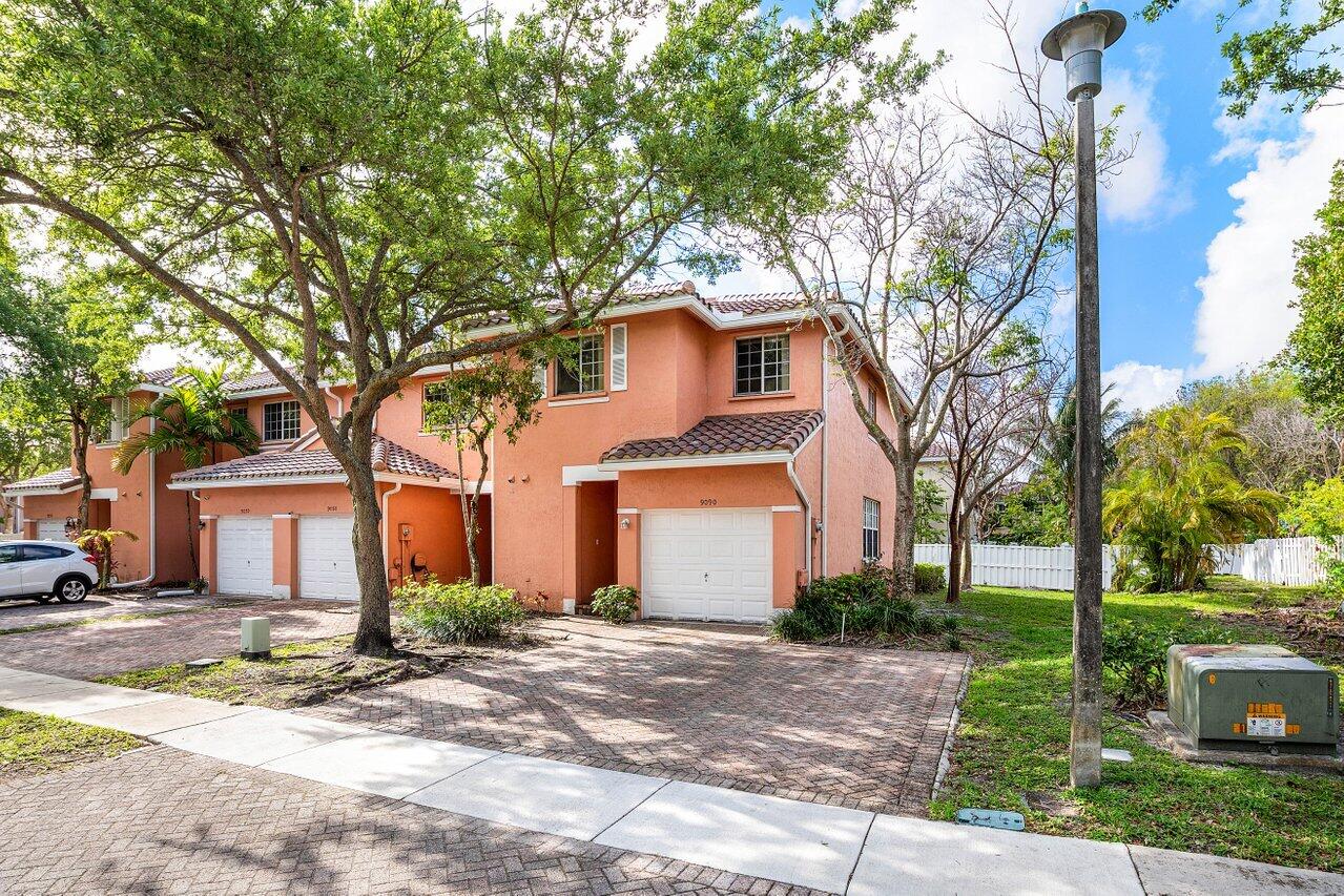 9090 NW 40th Place