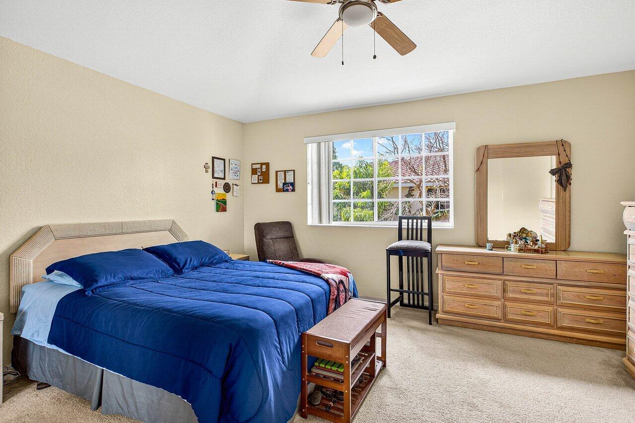9090 NW 40th Place