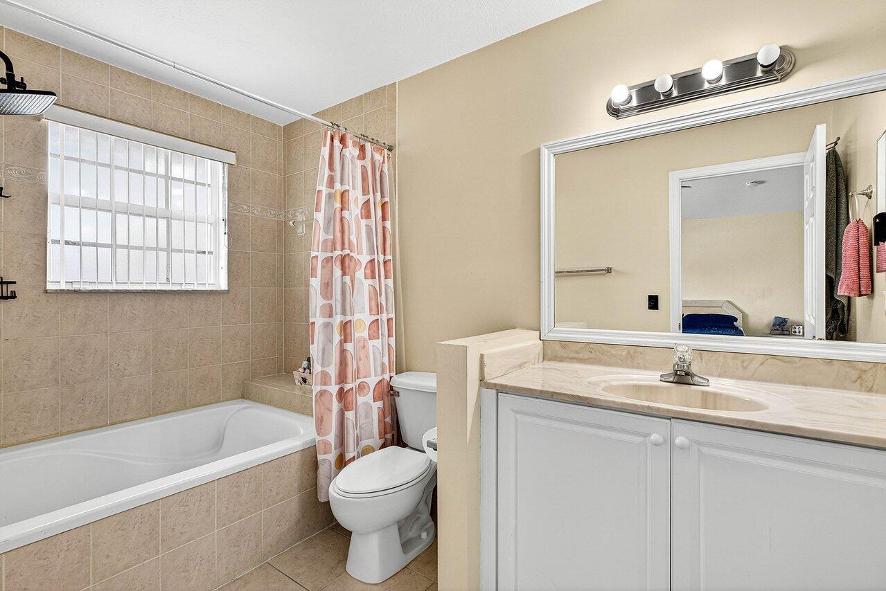 9090 NW 40th Place