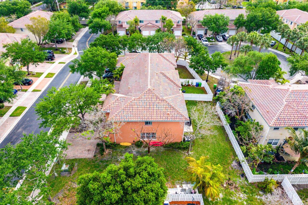 9090 NW 40th Place