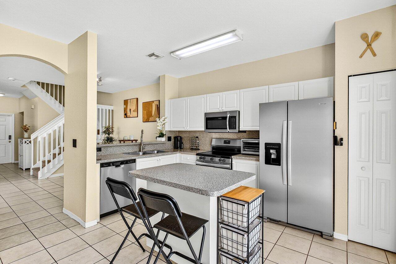9090 NW 40th Place