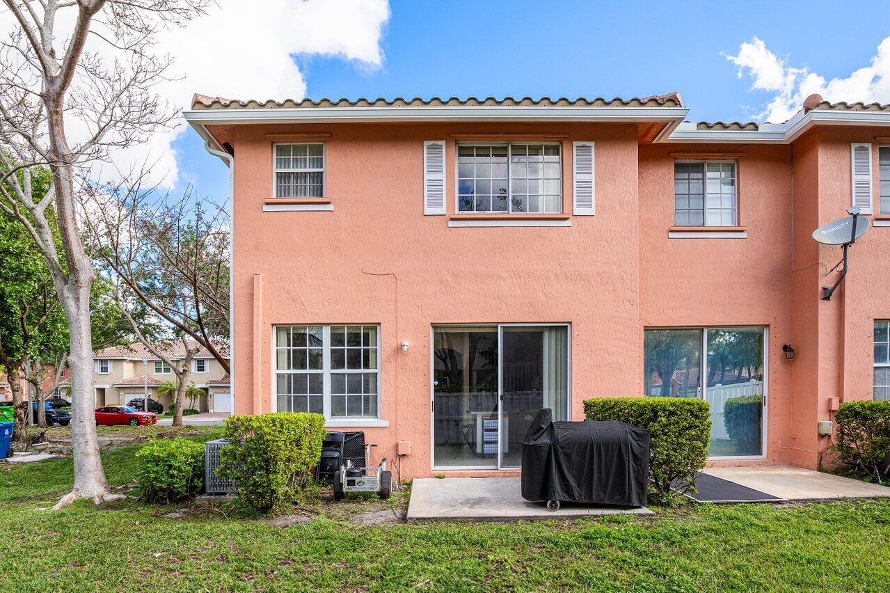 9090 NW 40th Place