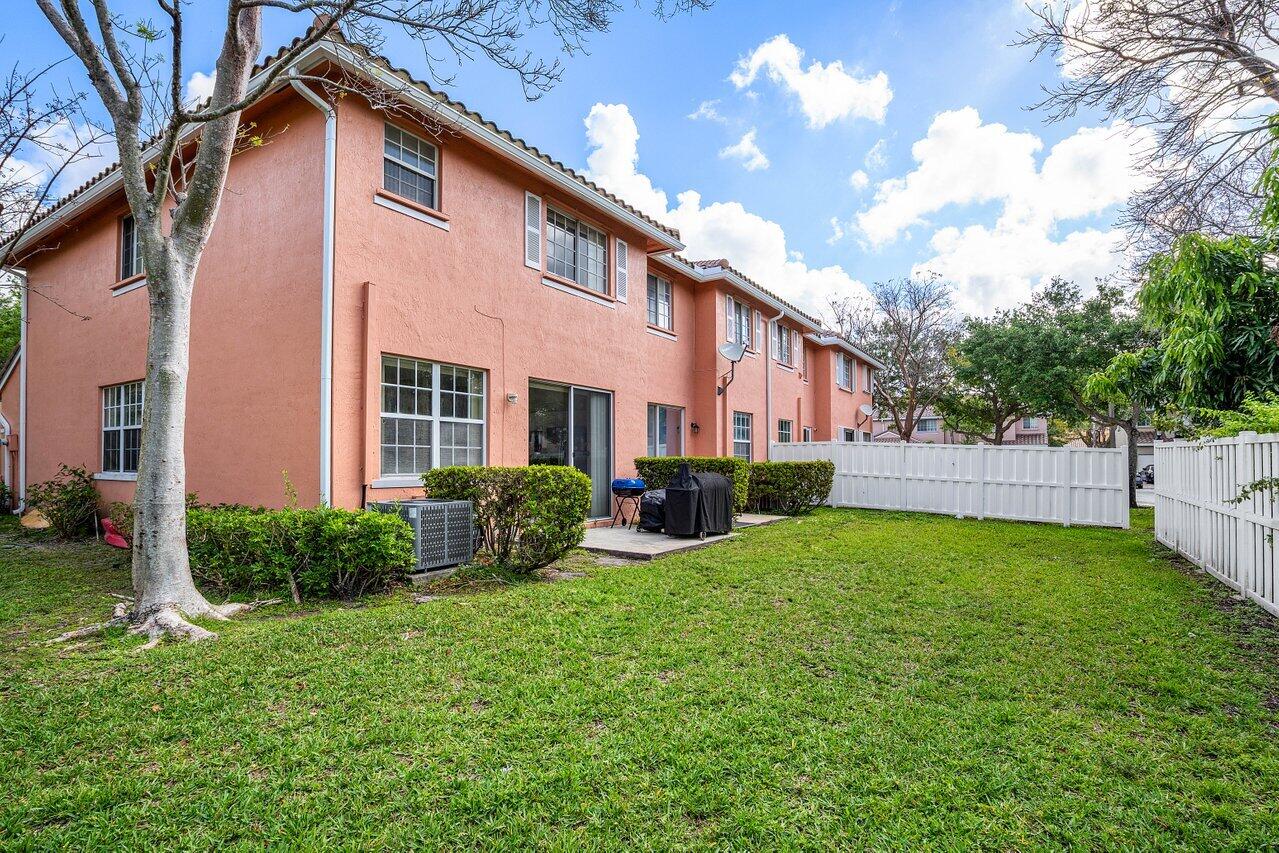 9090 NW 40th Place